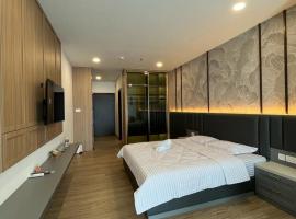 Modern and cozy Apartment Formosa Residence，位于Jodoh的酒店