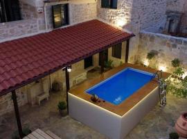 Pyrgou Villa with pool and fireplace 2，位于海若克利欧的酒店