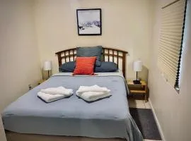 Private Room near Miami Airport - Free parking - 01