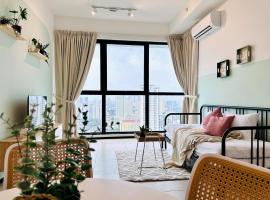 Urban Suite Cozy Family Homestay at Georgetown by Heng Penang Homestay，位于日落洞的酒店
