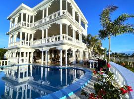 Villa #2 Luxury 3 Bedroom, 3 Bath at Casablanca，位于El Jamo的酒店