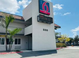 Studio 6 Suites San Ysidro CA San Diego South Bay，位于圣易西铎的酒店