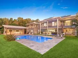 Absolute Beachfront Luxury Entertainer - Dundowran Beach