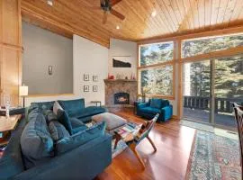 Skislope Manor - Spacious Tahoe Donner 4 BR with Gorgeous Home Theater and Hot Tub