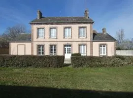 Maison de caractère avec jardin clos, idéale pour familles, proche sentiers de randonnée - FR-1-581-88