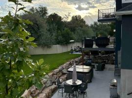 Luxury 2 Bdrm 2 bath in heart of Salt Lake Valley，位于穆雷的酒店