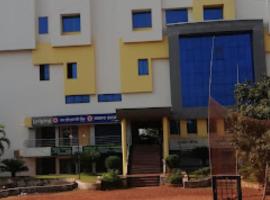 Hotel Diamond Devgad，位于Devgarh的酒店