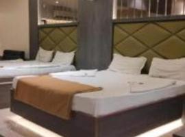 Saitej Lodging，位于Mahad的酒店