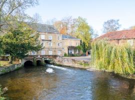 The Old Mill Cottage，位于费克纳姆的酒店