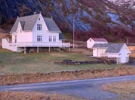 Nydelig landsted på vakre Nesland i Lofoten