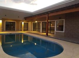 Bitcoins House Los Carpinchos Laguna Brava，位于科连特斯的酒店