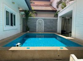 芭提雅享受泳池别墅Enjoy Pool Villa，位于南芭堤雅的度假屋