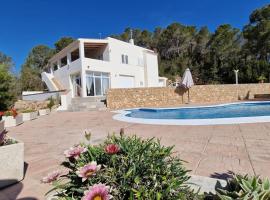 beautiful views with pool in ibiza，位于圣米克尔德巴兰的别墅