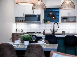 The Stellar Condo - Cozy 2 Bedroom with Hot Tub