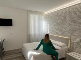 Rosso Conero - Le Grotte Rooms & Apartments，位于卡梅拉诺的酒店