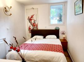 3 private rooms shared flat in a villa at Sceaux 600m RER B direct to Notre-Dame，位于国玺的酒店