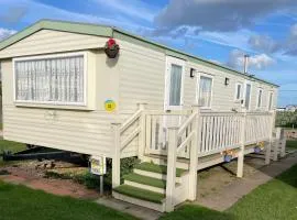 Sealands Highbury next to fantasy island and beach 8 berth beds made up for arrival