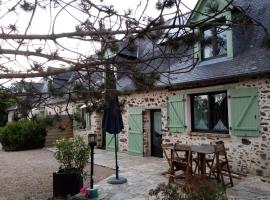 Chambre d hote La Roussiere，位于Saint-Ouen-des-Toits的酒店