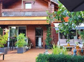 Dans un parc privatif arboré，位于Réau的酒店