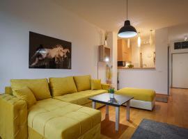 Yellow Lux apartment，位于Novi Beograd的酒店