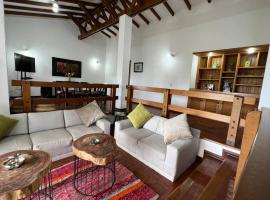 Casa en Cerritos con Piscina y 4 habitaciones，位于佩雷拉的酒店
