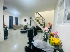 Brand new Townhouse for rent fully airconditioned, shared pool and community friendly，位于Bulaun的酒店