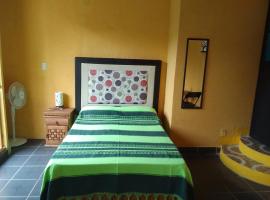 Hospedaje Casa Cortés - Recamaras de Descanso, Tepoztlán Mor - NO CONTAMOS CON ESTACIONAMIENTO，位于迪坡斯特兰的山林小屋