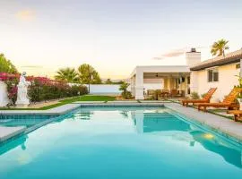 Resort style Villa w/ views, pool, spa and golf