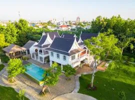 Phi Private Villa: Luxury Thai with Riverview