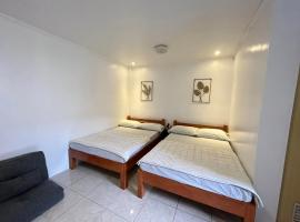 Nolina's Transient Rooms - Alaminos, Pangasinan，位于阿拉米诺斯的酒店