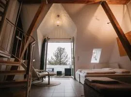 Eigenes Maisonettehaus in idyllischer Lage mit Balkon, Nahe Messe, 24h Self-Check In, Gratis parken