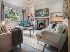 Ellerthwaite Place X3 Bed House with Hot Tub in Central Windermere，位于温德米尔的酒店