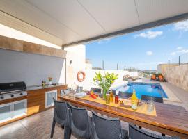 Ta Kalang Holiday Home，位于Kerċem的乡间豪华旅馆