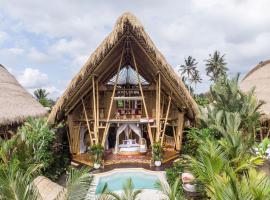 Magic Hills Bali - Magical Eco-Luxury Lodge，位于Selat布撒基寺附近的酒店