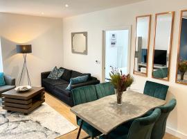 Urban Gateway Spacious Apartment with free parking，位于布拉克内尔Bracknell Forest Council附近的酒店