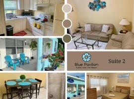 SUITE 2, BLUE PAVILION - Steps to SEVEN MILE BEACH - Value, Service, Comfort，位于西湾的公寓