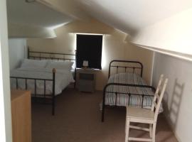 Modern one bedroom cottage，位于Saint-Mandé-sur-Brédoire的酒店