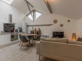 ATYPIQUE - 2 chambres avec salles de bains, cuisine équipée, parking gratuit