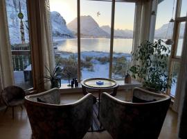 Nordbo - unik plass med utsikt over Rambergstranda，位于拉姆贝格的酒店