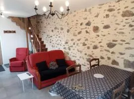 Gîte entier plein centre de St Léo, 2 ch, 4 pers