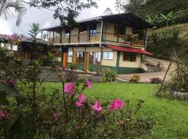 Reserva Natural Finca La Cabaña，位于多斯克布拉达斯的酒店