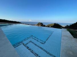 Binisamar Infinity Pool over the sea，位于比尼贝卡的酒店