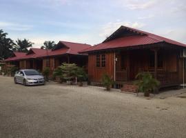 Ayem Homestay Parit Raja Darat，位于巴力拉惹的乡村别墅