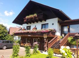 Haus Bergblick，位于Oberort绿湖附近的酒店
