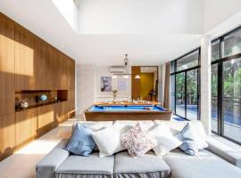 Bangkok Luxury Pool Villa Thonglor，位于占那县的酒店