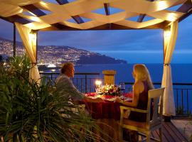 Funny Test Hotel，位于埃斯莫里斯的酒店