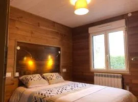 D5 Parking Wifi 3 lits, 2 à 4 pers avec mezzanine petite hauteur et 1 chambre