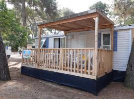 Happy Camp mobile homes in Camping La Vecchia Torre，位于加利波利的酒店