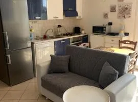 Grazioso monolocale con giardino