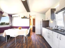 Holiday house Aminess Sirena Premium Village，位于科济诺的酒店
